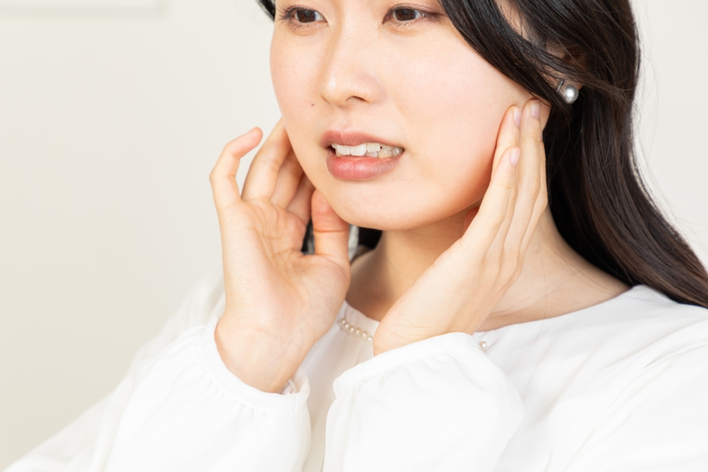 顎が痛い女性